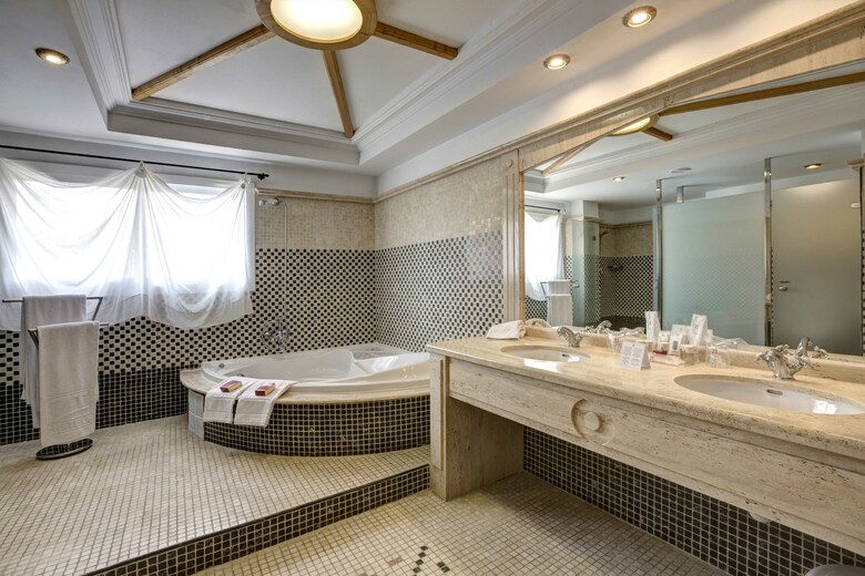 Hotel & Spa Pe��scola Plaza Suites