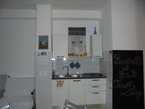 Hostal Travel And Living