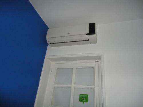 Hostal Travel And Living