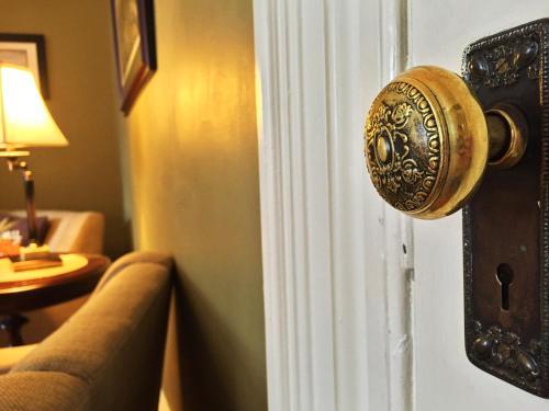 Bed & Breakfast At Wit's Inn