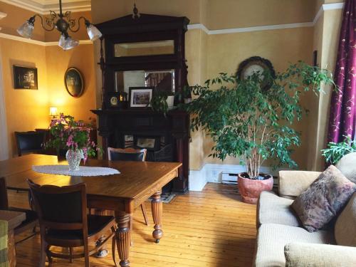 Bed & Breakfast At Wit's Inn