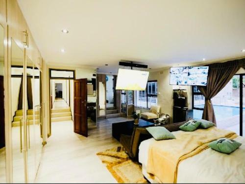 Hostal C&c Hotel Vibes Randpark Ridge Jhb 14 Units Available