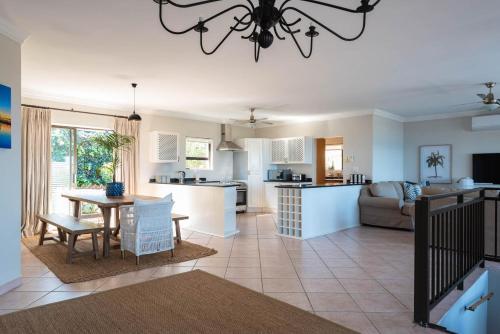 Shangri-la 6 Bedroom Ballito Beachfront Kbw1