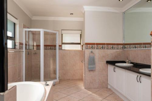 Shangri-la 6 Bedroom Ballito Beachfront Kbw1