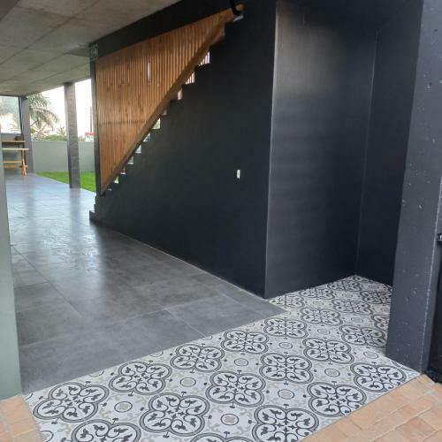 Hostal Le Bezz Guesthouse