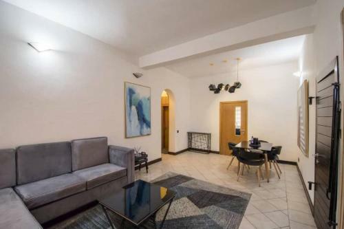 Lovely 2 Bedroom Apartment