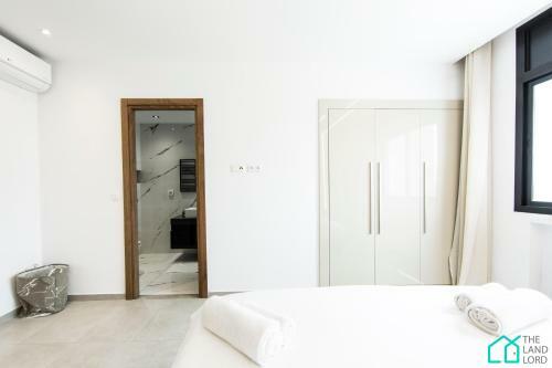 Sunset: Luxury Apartments With Gym In Lac 1