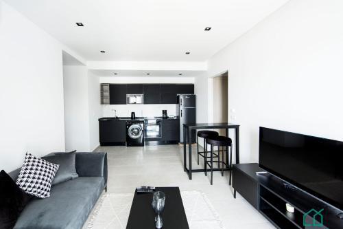 Sunset: Luxury Apartments With Gym In Lac 1