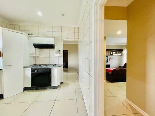 Entire House In Beacon Bay - Golden Location