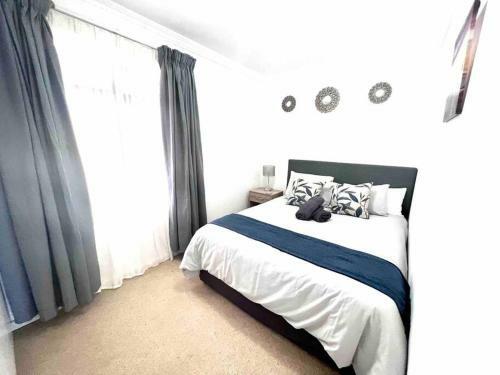 Grace / 2 Bedroom 2 Bathroom Beachfront Apartment