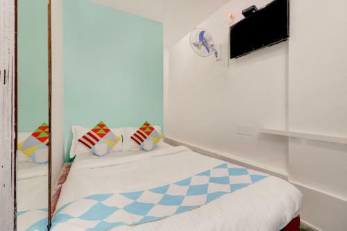 Hostal Oyo Home 68351 Cozy Stay Behala Kolkata