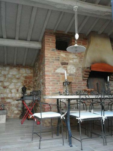 2 Bedrooms House With Shared Pool And Enclosed Garden At Trequanda