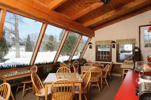 Posada Old Field House