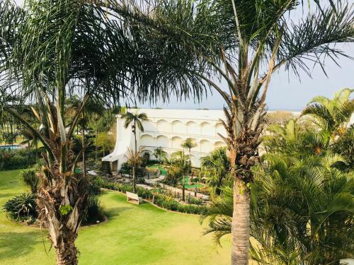 Breakers Resort Apartments