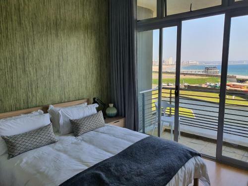 Accommodation Front - Gorgeous 4 Sleeper Beachfront Apartment