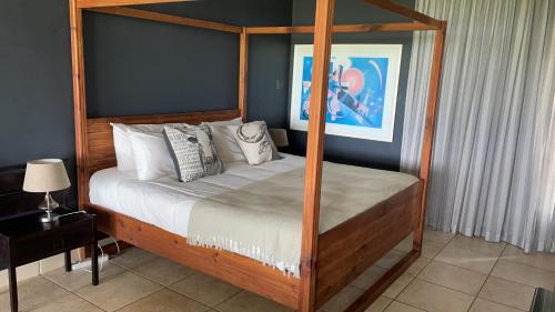 Luxury Beach Front Apartment On Canal - Spacious +