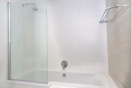 Luxury Private Beachfront 2 Bedroom Dolphin Apartment, Blouberg, Cape Town