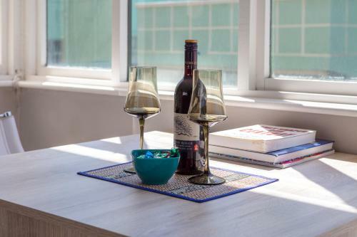 Cosy And Classy Sea Point Apartment
