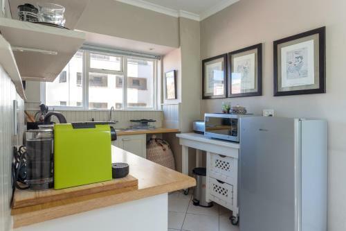 Cosy And Classy Sea Point Apartment