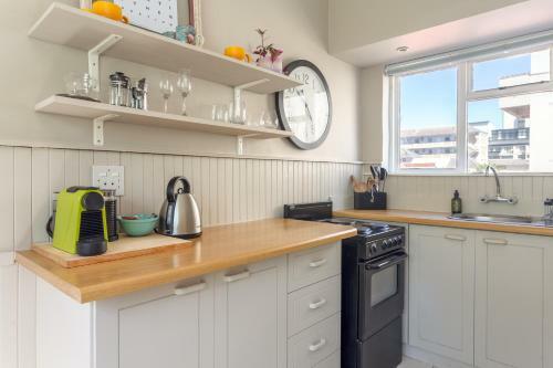 Cosy And Classy Sea Point Apartment