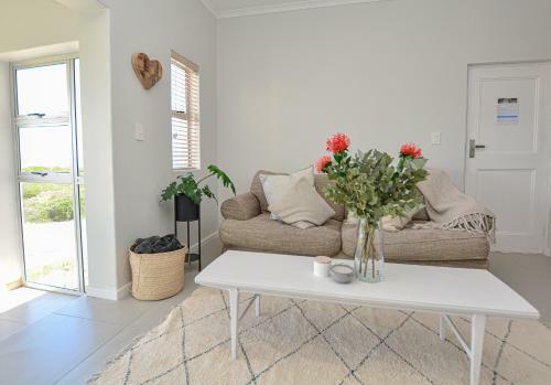 Beautiful Big Bay Apartment In Beach Club