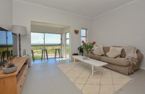 Beautiful Big Bay Apartment In Beach Club