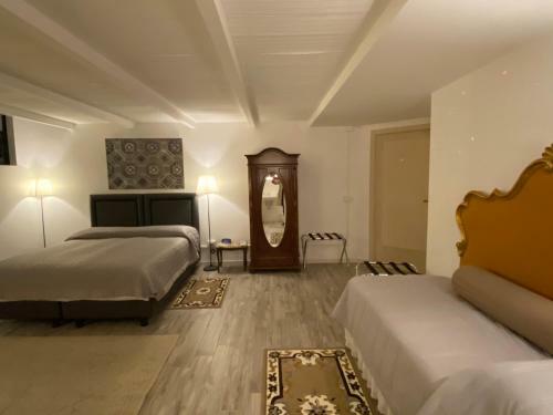 Bed & Breakfast Lenzi?s Bottega And Gallery Suites