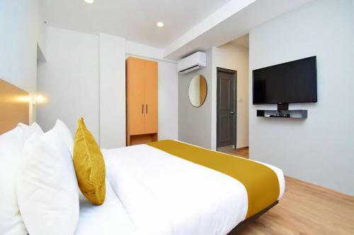 Fabhotel The Sky I
