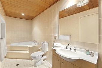 Hotel Checkers Resort