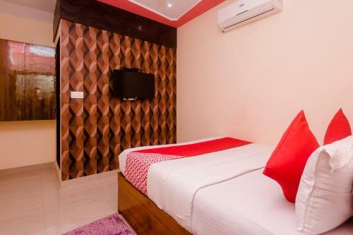 Hotel Oyo 28751 Aadya International