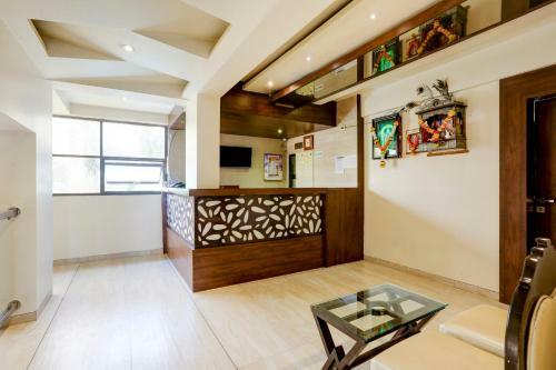 Hotel Capital O 87144 Vinay Residency
