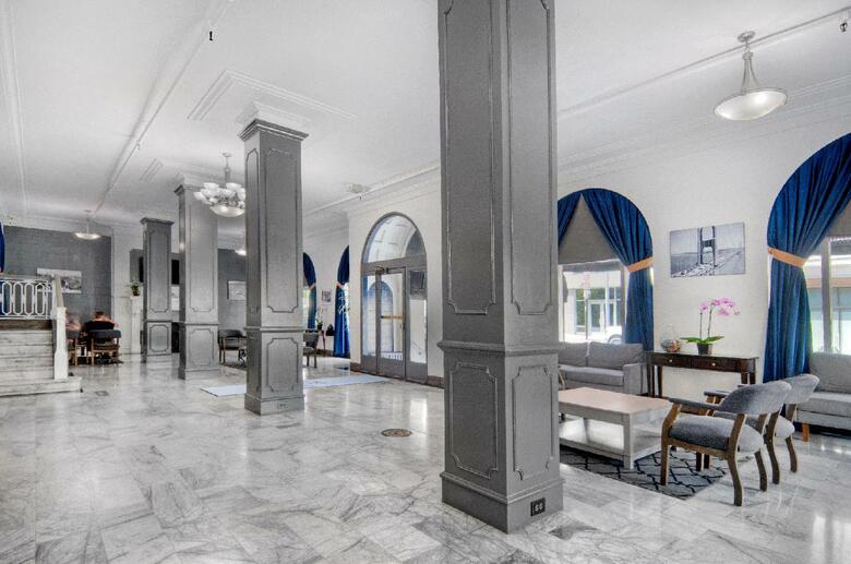 Monarch Hotel