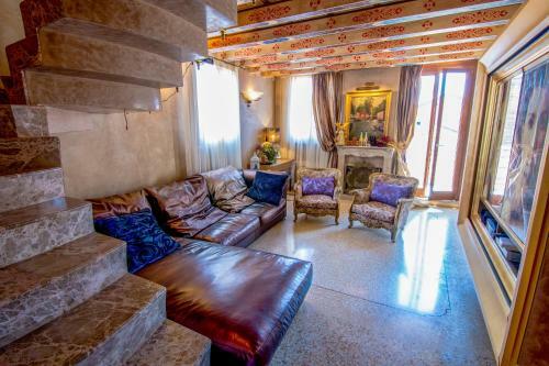 Opera Luxury Apartment