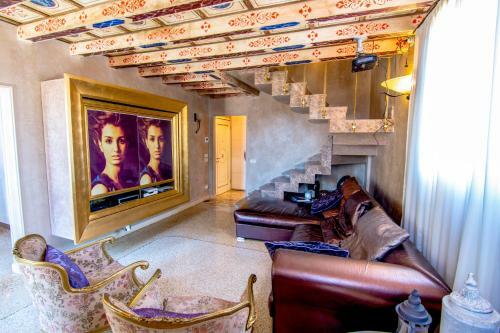 Opera Luxury Apartment