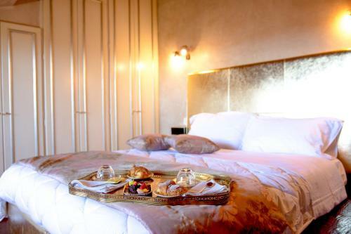 Opera Luxury Apartment