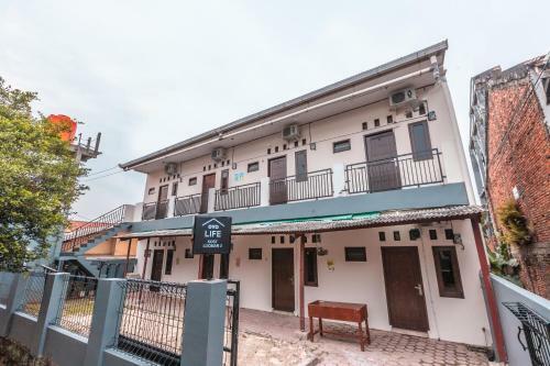 Hotel Oyo Life 2424 Kost Luqman 2