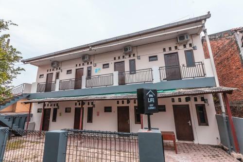Hotel Oyo Life 2424 Kost Luqman 2