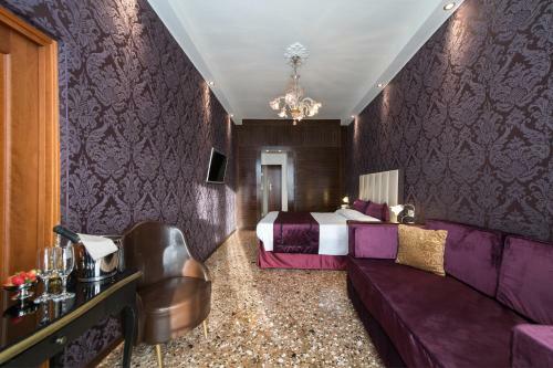 Hostal Locanda Leon Bianco On The Grand Canal