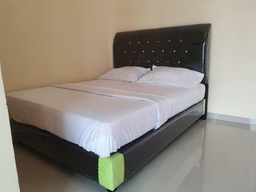 Hotel Oyo 90945 Arizon Kost