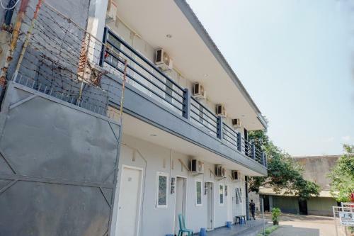 Hotel Vaccinated Staff - Oyo 1176 J3 Residence Syariah