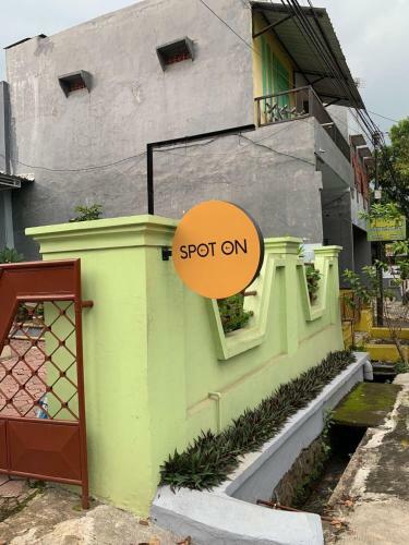 Hotel Spot On 90729 Sekar Guest House Jember
