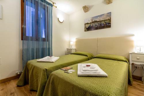 Hostal Veneziacentopercento Rooms