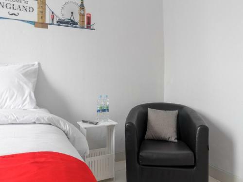 Hostal Reddoorz Plus Near Taman Rasuna Menteng