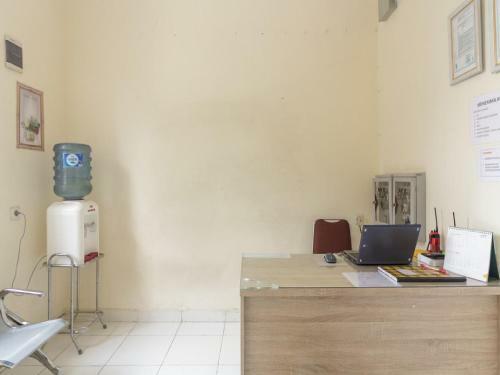 Hostal Reddoorz Plus Near Taman Rasuna Menteng