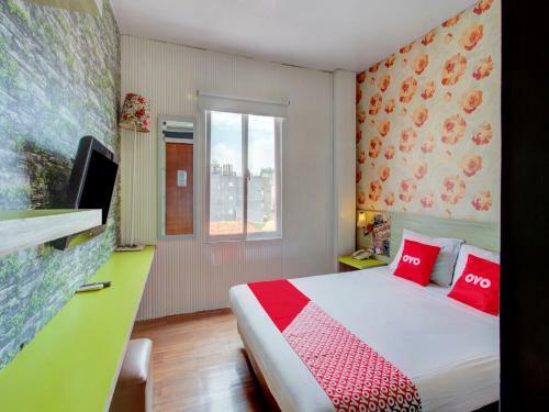 Capital O 4002 Aleander Hotel