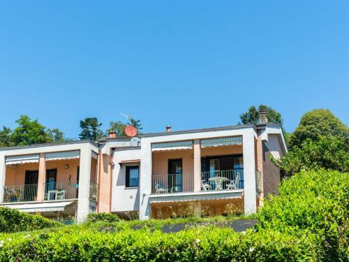 Luxurious Holiday Home In Verbania With Balcony