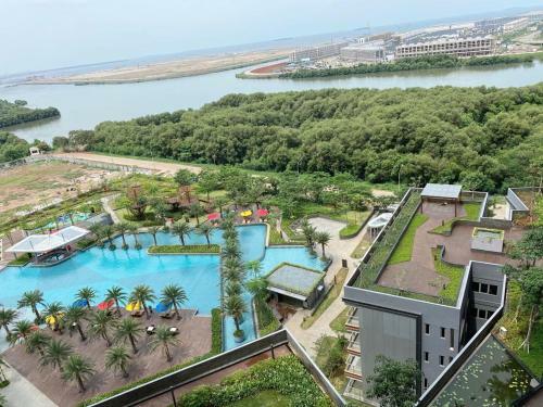 Cozy Stay @ Gold Coast Pik Sea View Apartment