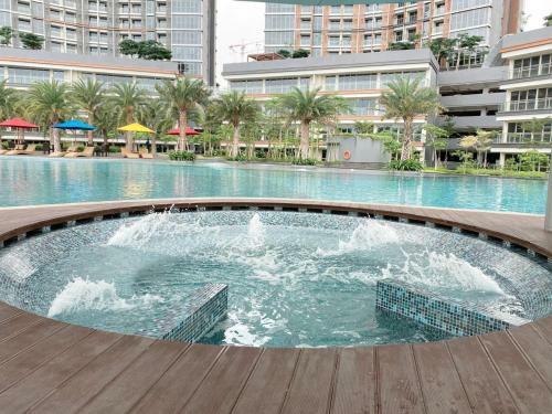 Cozy Stay @ Gold Coast Pik Sea View Apartment
