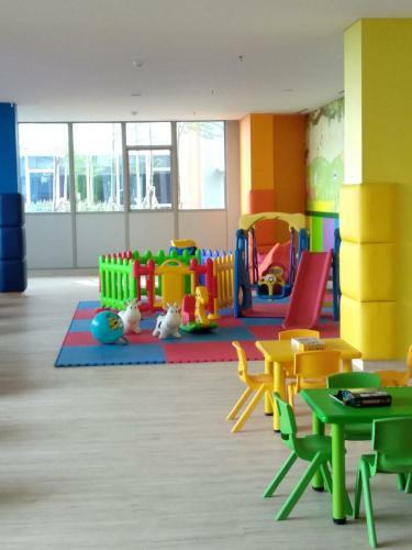 Cozy Stay @ Gold Coast Pik Sea View Apartment