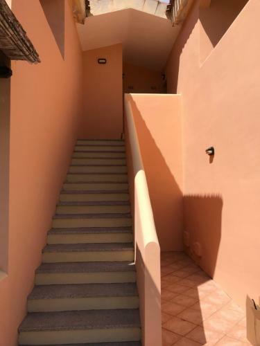 H33 - 1 Bed Renovated Apartment
